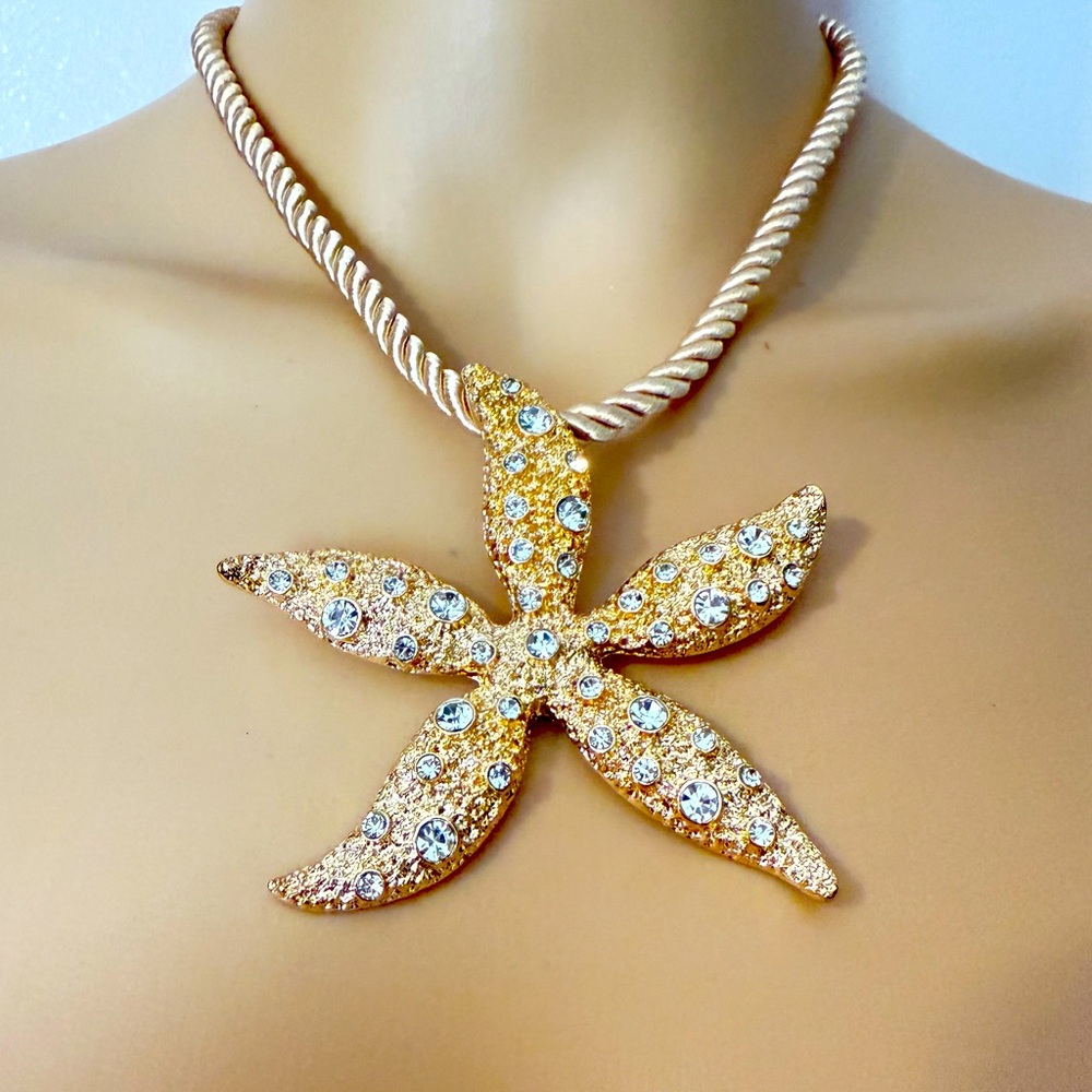 New I.N.C. International Concepts Crystal Starfish Statement Pendant Necklace - Picture 5 of 9